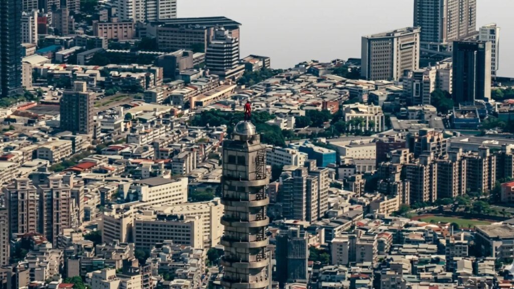 Alex Honnold climbs ‘Skyscraper’ without any safety gear | Hollywood News
